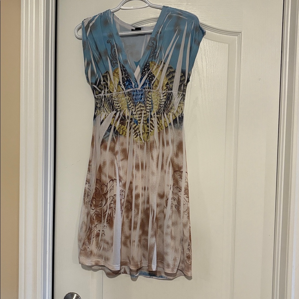 Patterned light dress. Small majora.